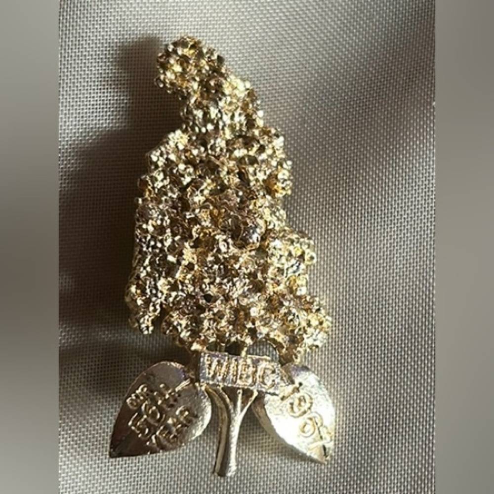 1967 WIBC vintage gold toned Brooch